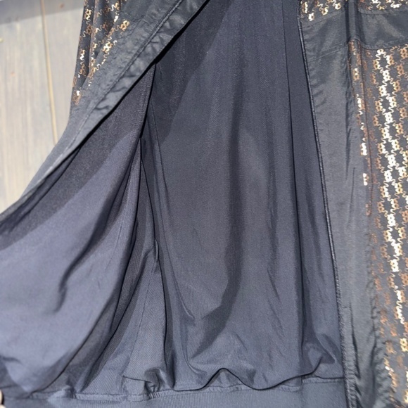 Lululemon Limited Edition Gold Logo Belted Jacket - Picture 7 of 7